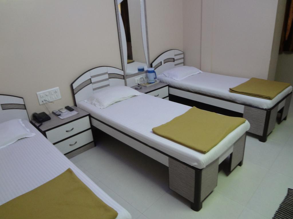 Hotel Broadway Colaba Βομβάη Δωμάτιο φωτογραφία