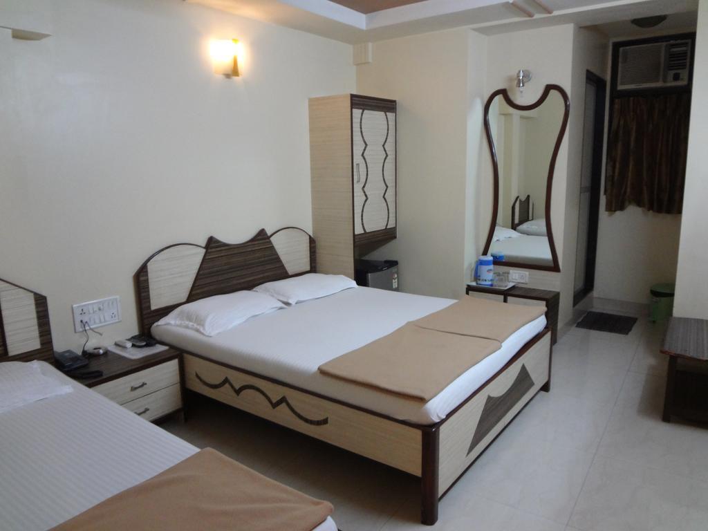 Hotel Broadway Colaba Βομβάη Δωμάτιο φωτογραφία