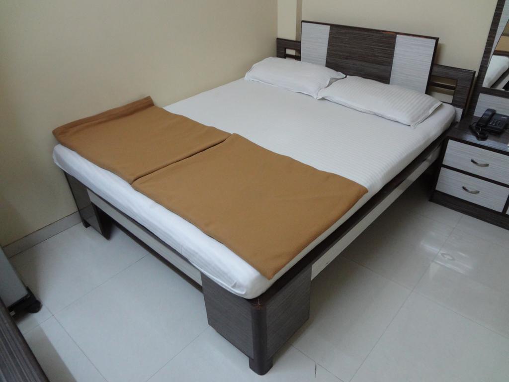 Hotel Broadway Colaba Βομβάη Δωμάτιο φωτογραφία